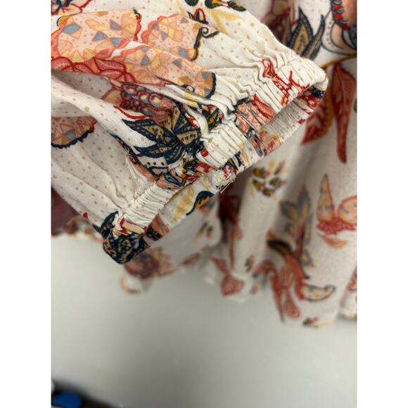 Old Navy XXL Tall Women’s Cream and Pink Floral Long Sleeved Button Up Blouse - Picture 4 of 8